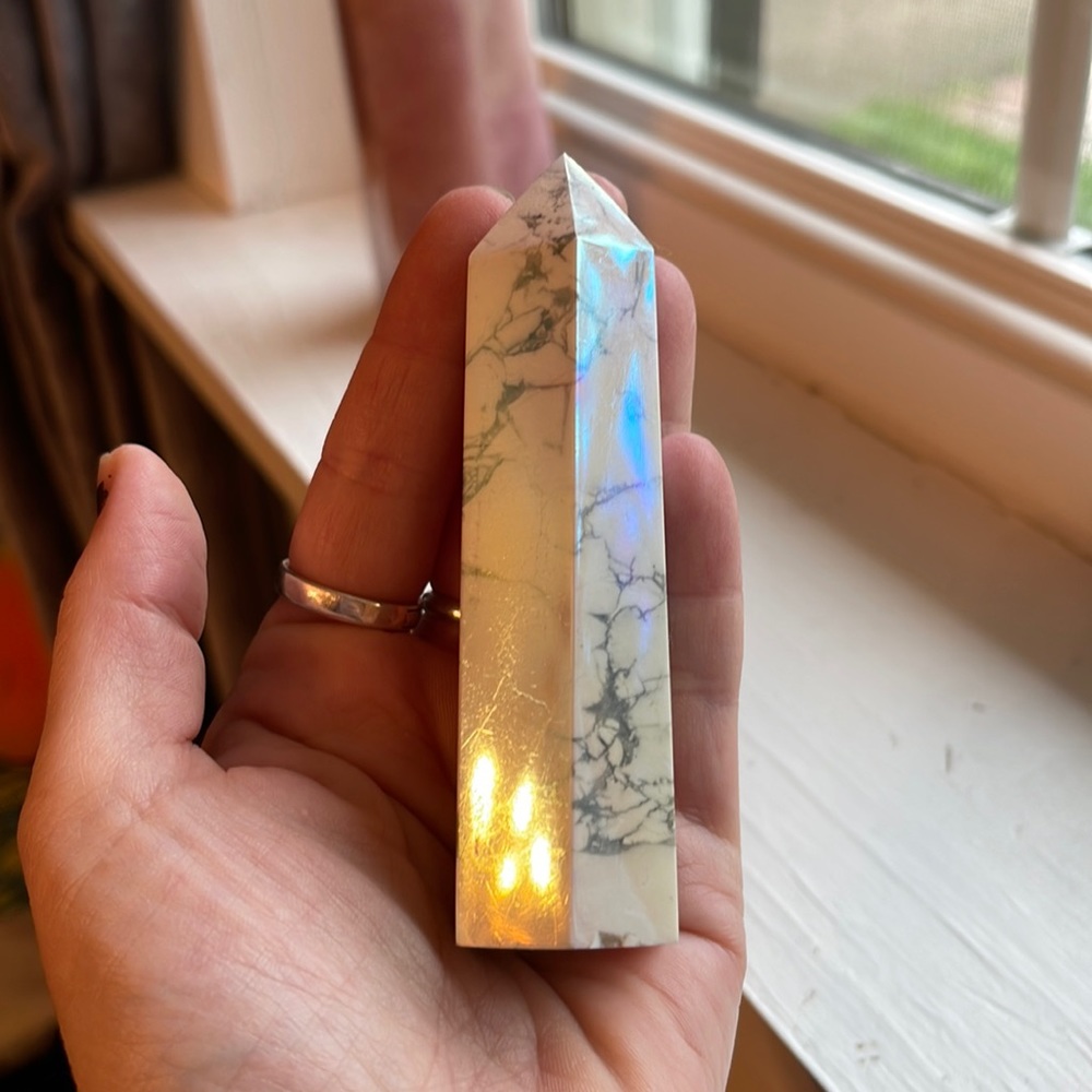 Aura howlite tower